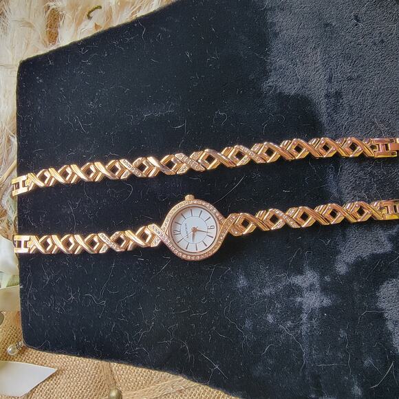 Armitron Womens Quartz Watch Gold Crystal Dress Watch Set Gift for Her - Picture 8 of 14